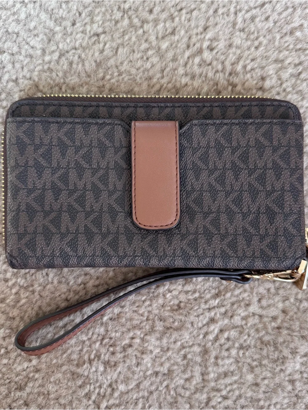 Michael Kors Jet Set medium zip around phone holder wallet